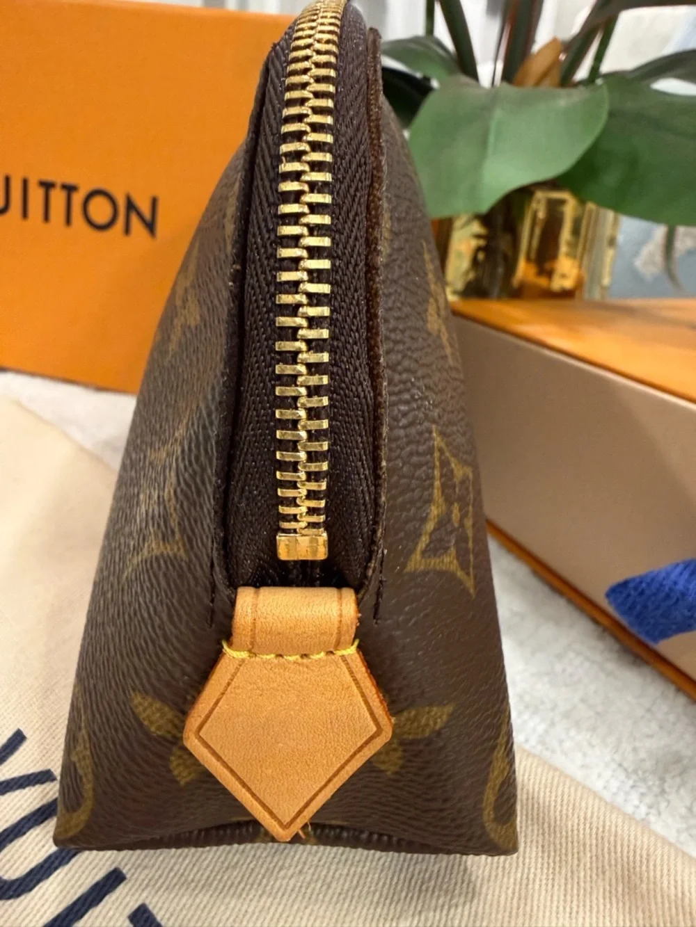 Louis Vuitton Monogram Cosmetic Pouch - EUC! - Picture 4 of 12